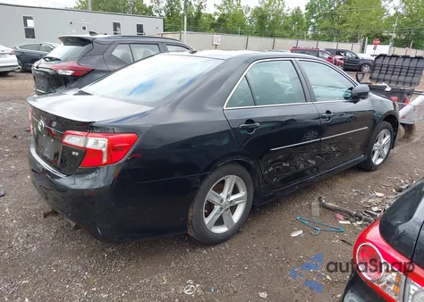 2014 Toyota Camry L/Le/Se/Se Sport/Xle z USA, uszkodzony, nr VIN 4T1BF1FK8EU393909